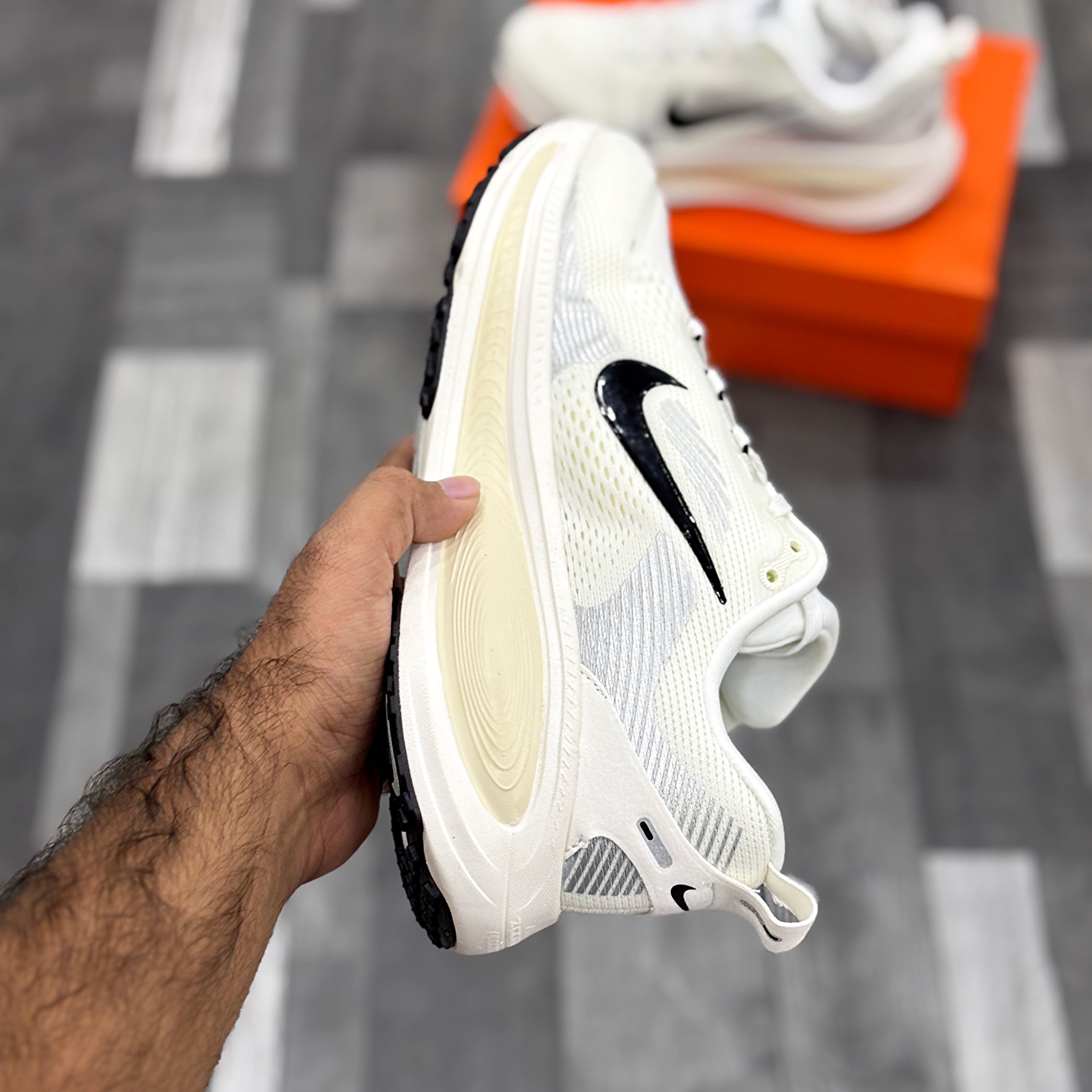 Nk Vomero 18 (Coconut Milk)