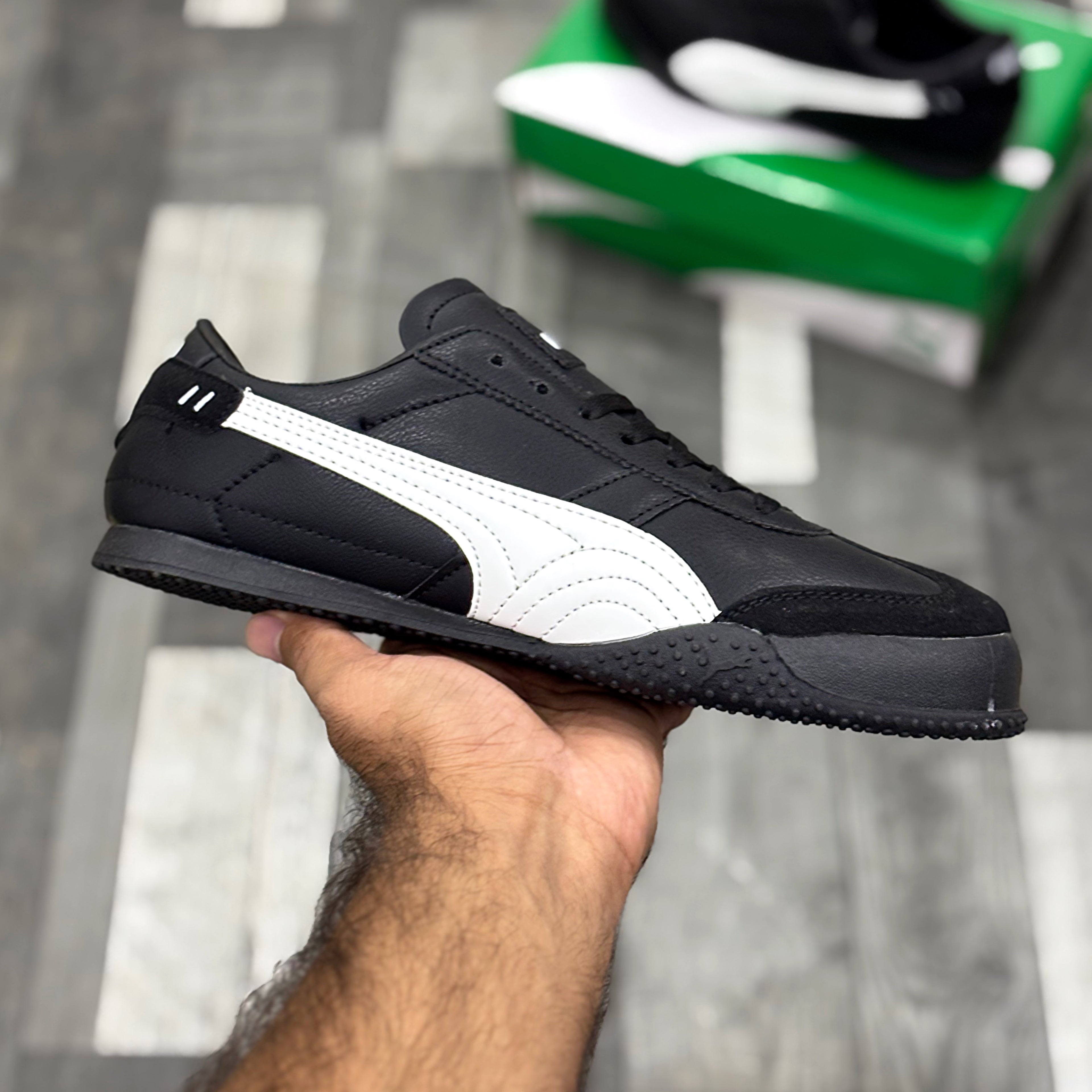 Pma Bella UT (Black White)