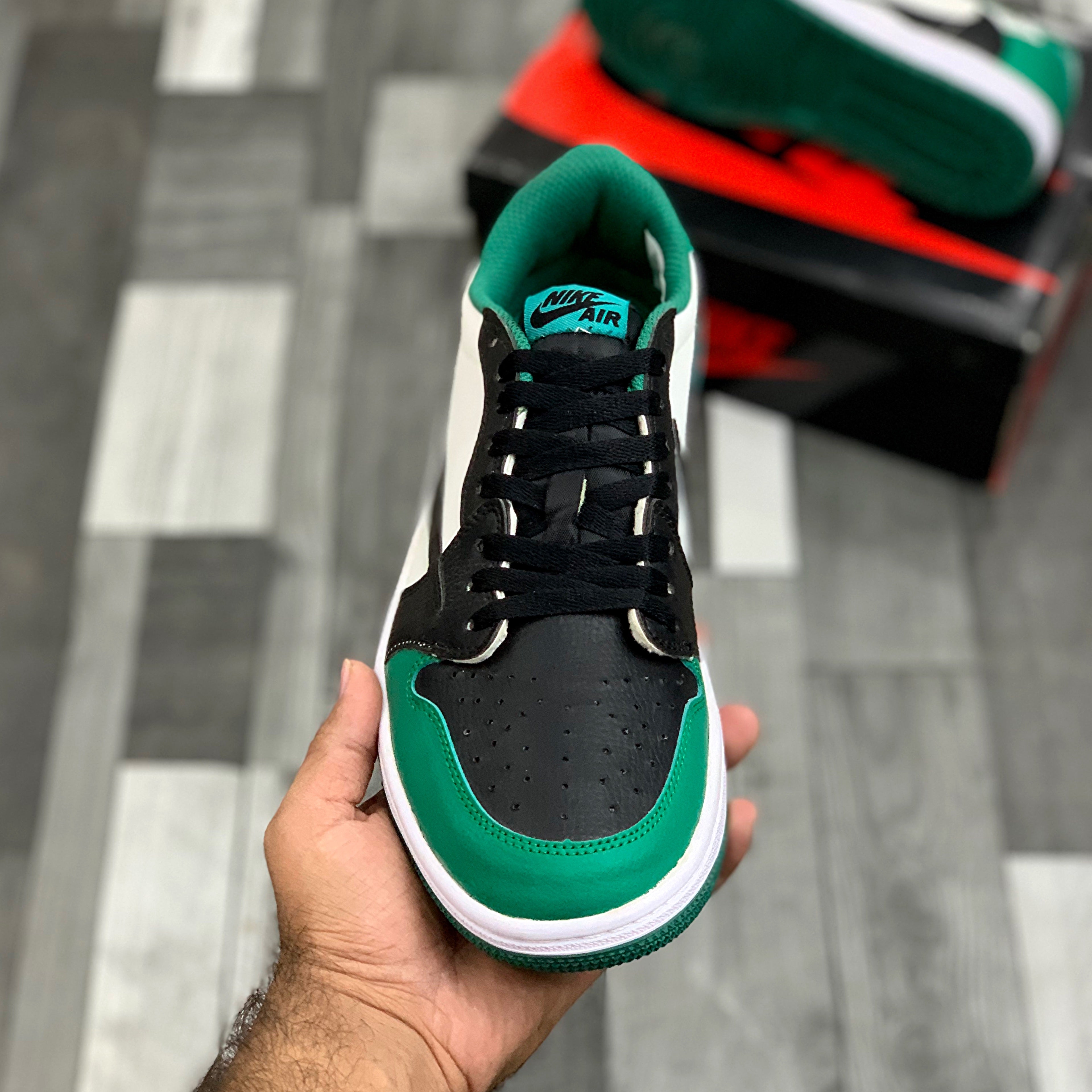 Aj-1 lows Traviis (Green)