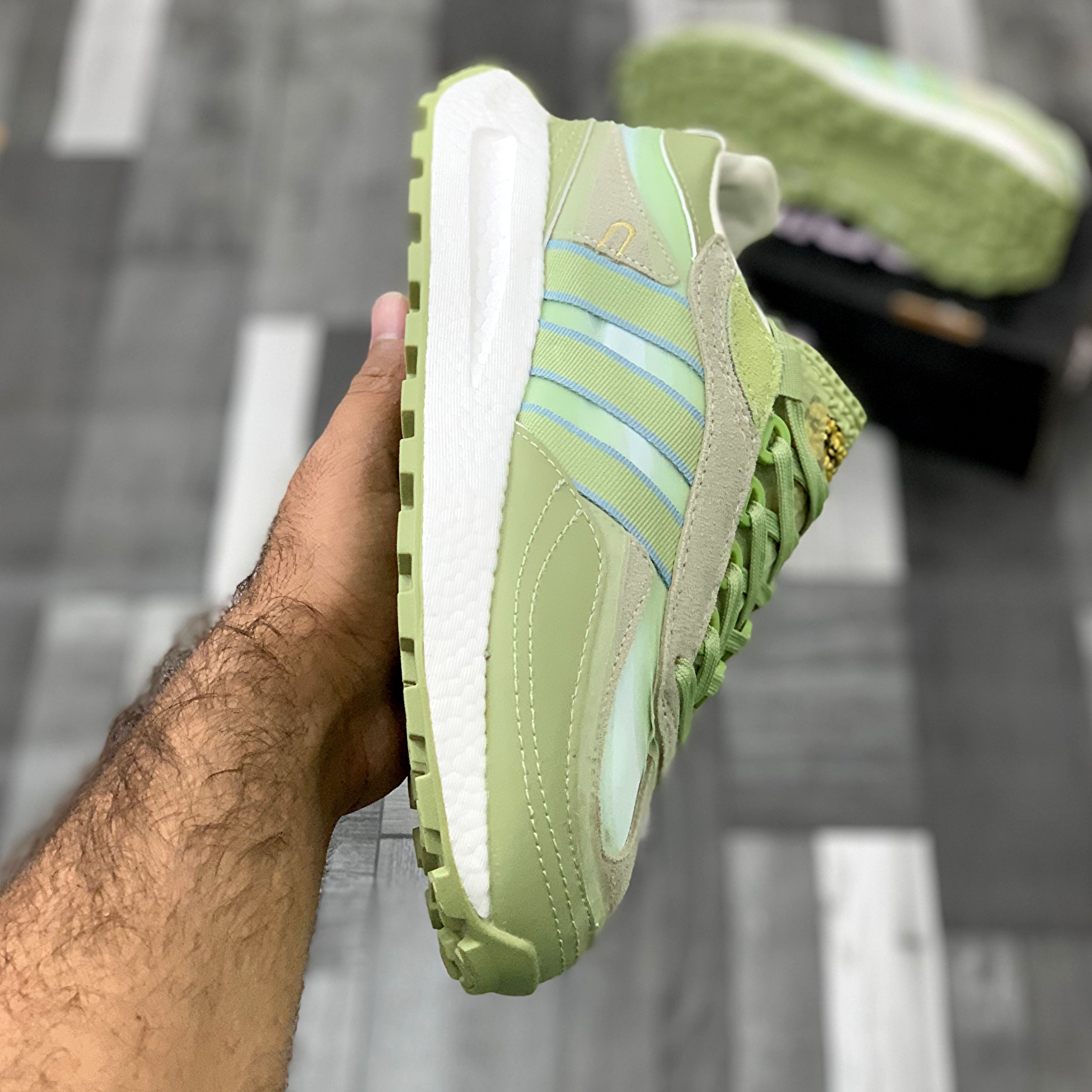 Adi Retropy E5 Trainers (Green)