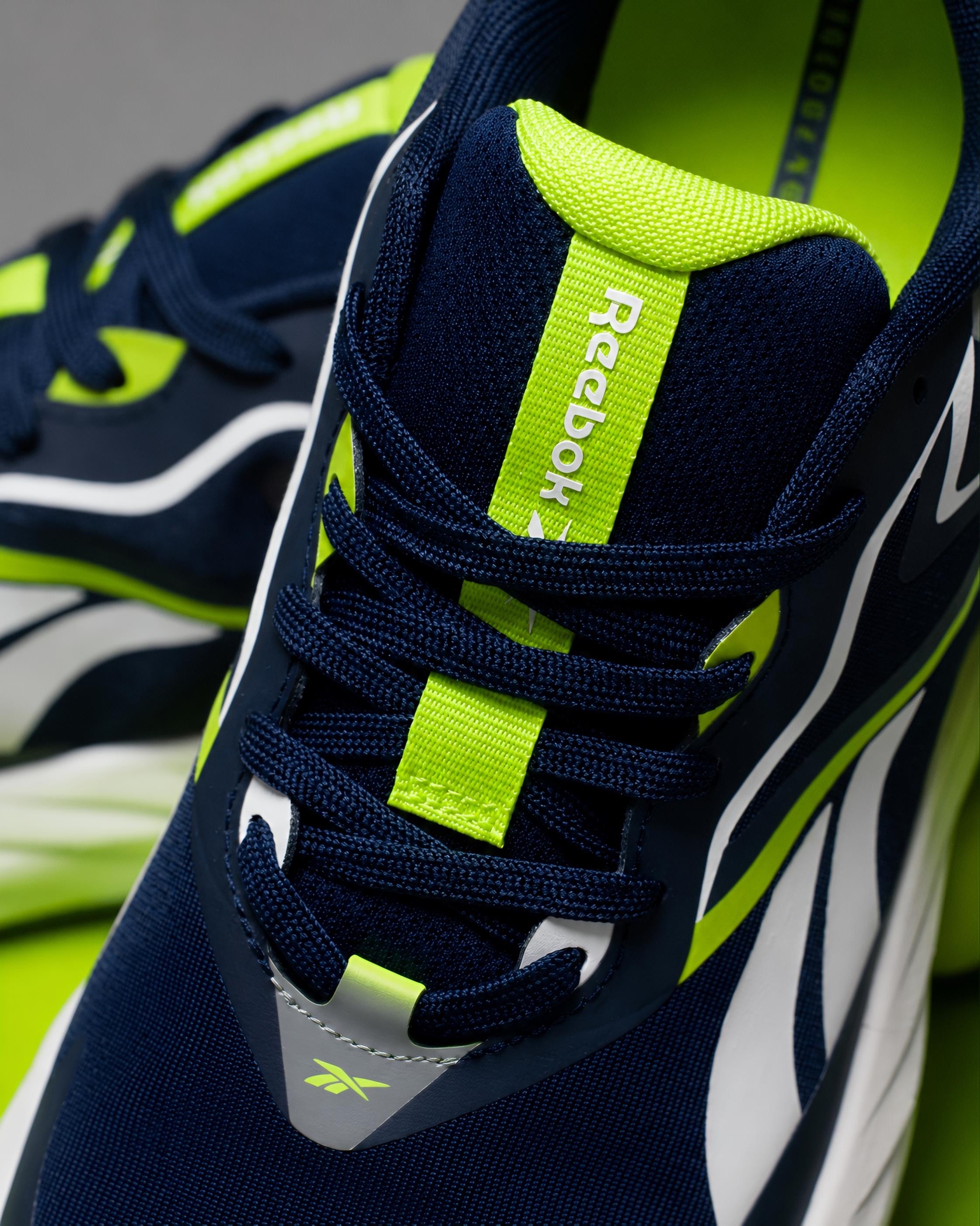 Rbk Verse (Neon)
