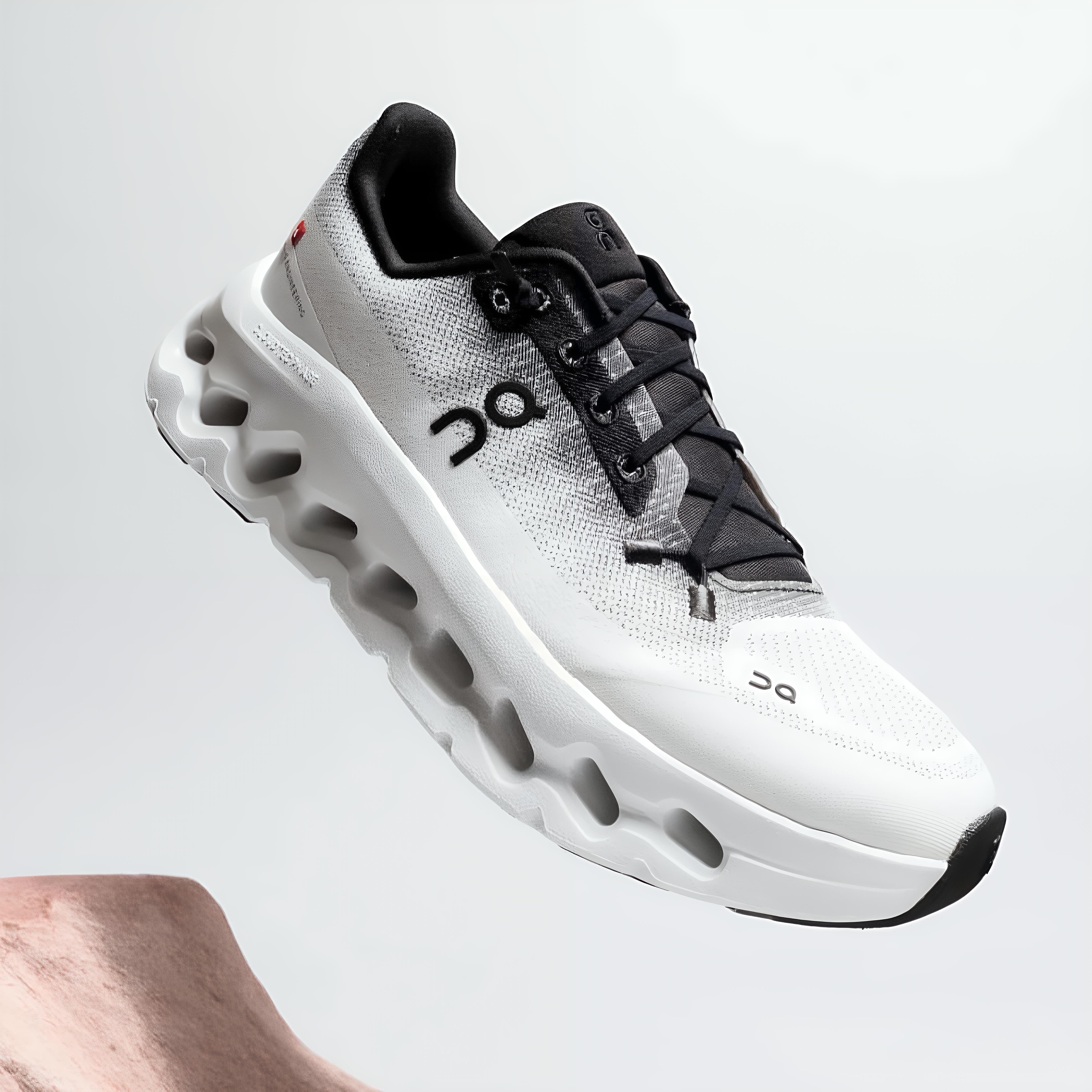 Onn Cloudtiltt (Ivory Black)