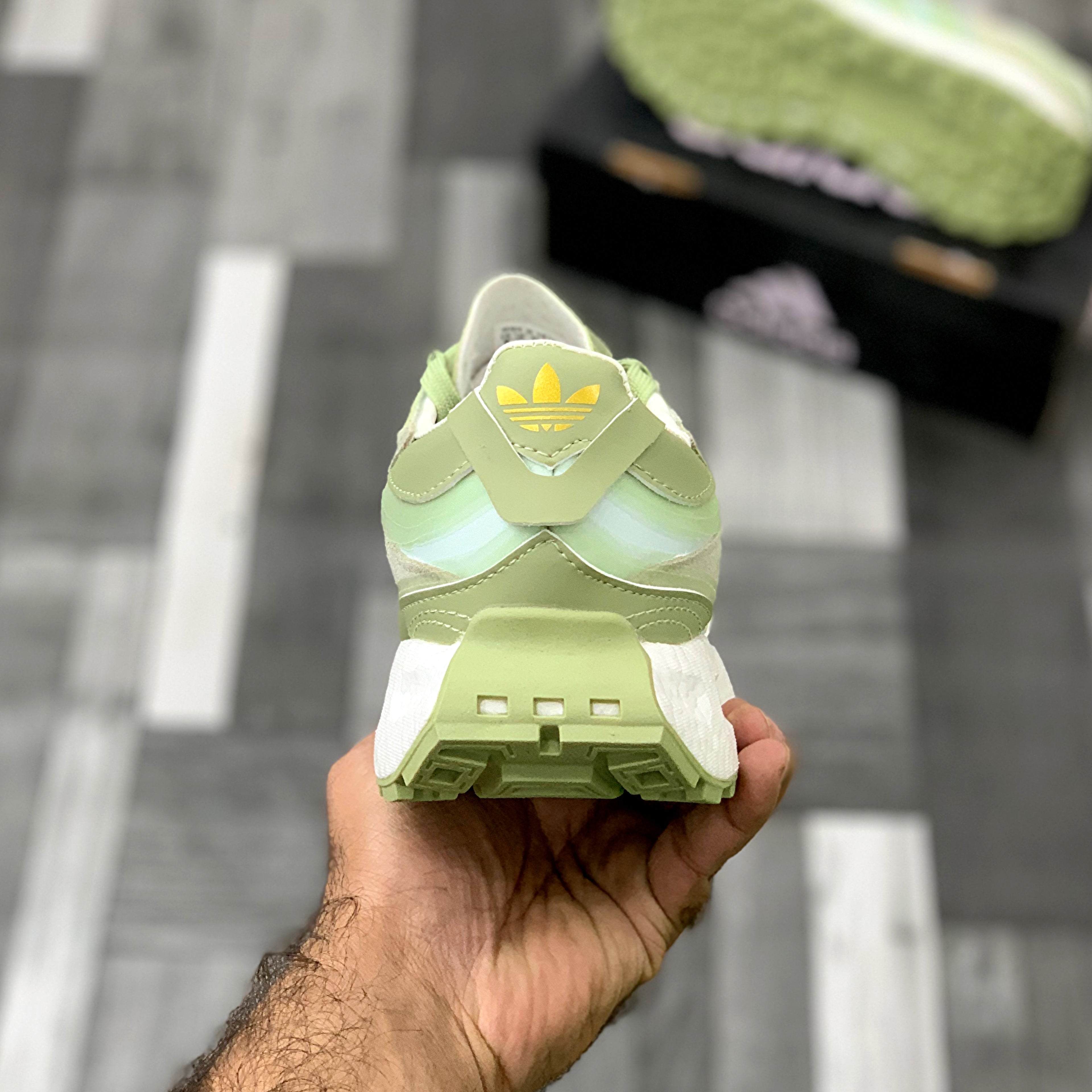 Adi Retropy E5 Trainers (Green)