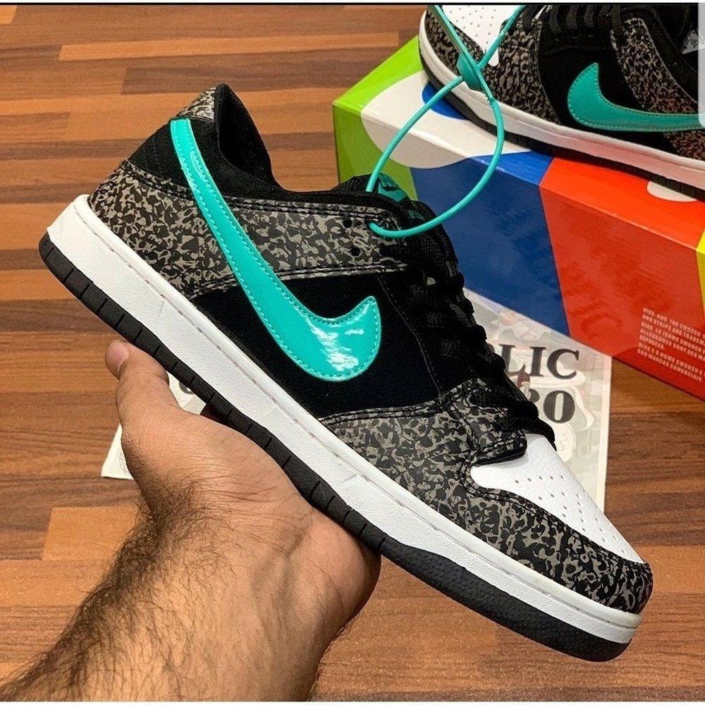 SB Dunks Atmos Elephant Grey/Green Skate Shoes1