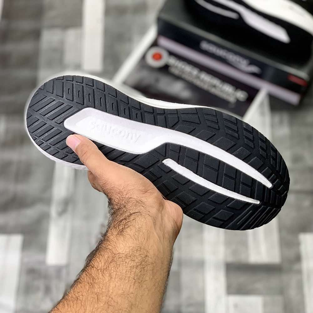 Sauconny Triiumph 21 (Black White) Top Premium Batch - ShoesRepublic