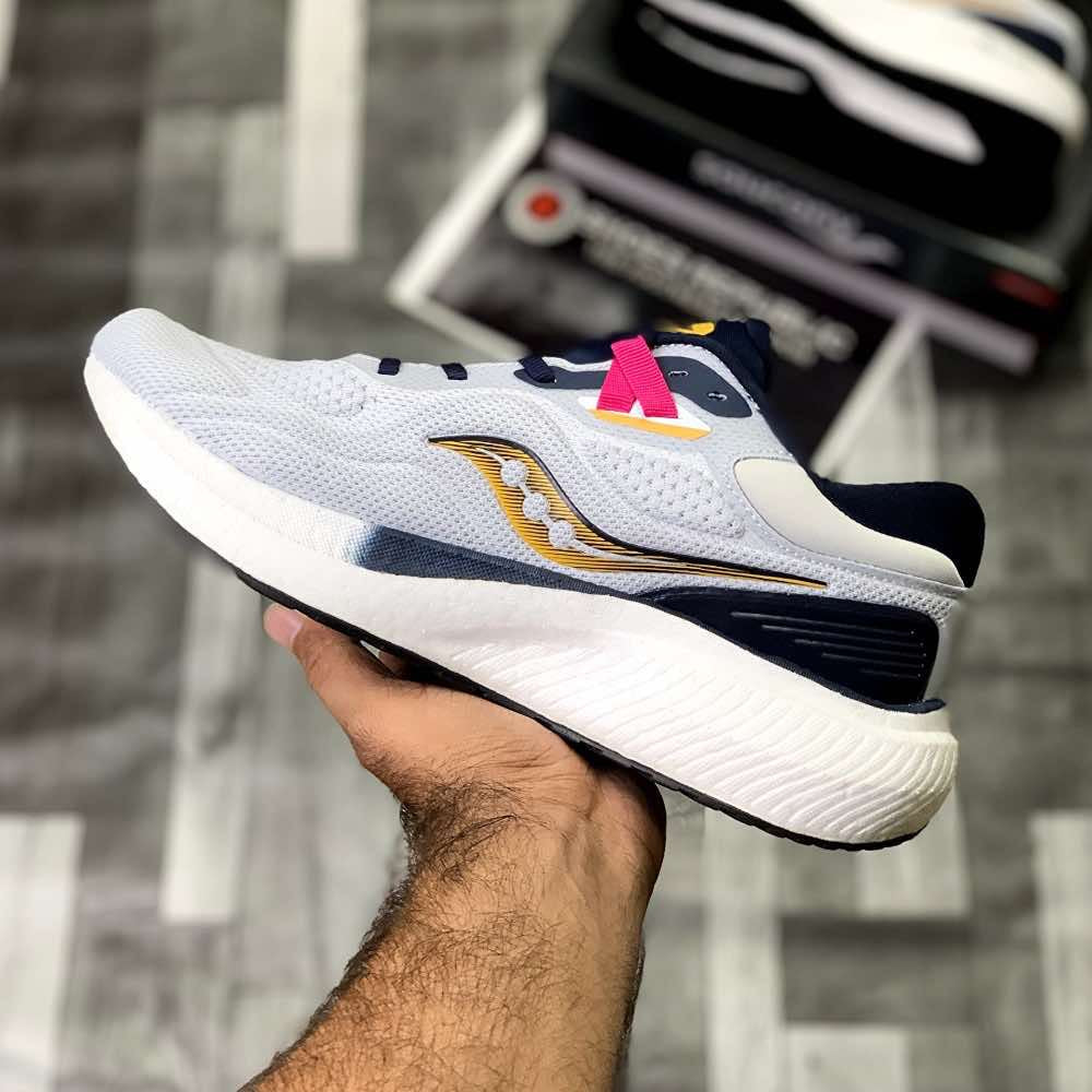 Sauconny Triiumph 21
(Grey) Top Premium Batch - ShoesRepublic