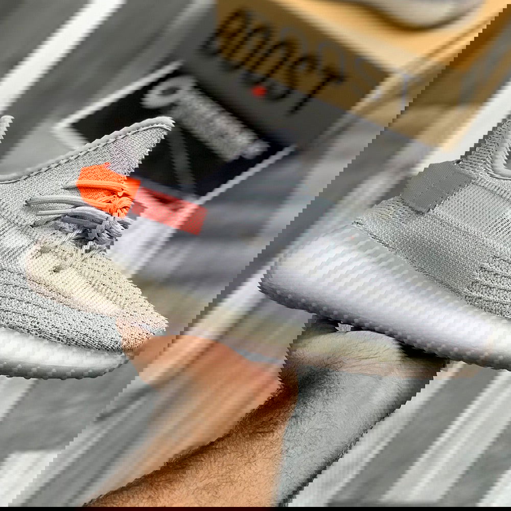 Yeeezzyy 350 v2 (Tail Lights) 1:1 UA batch