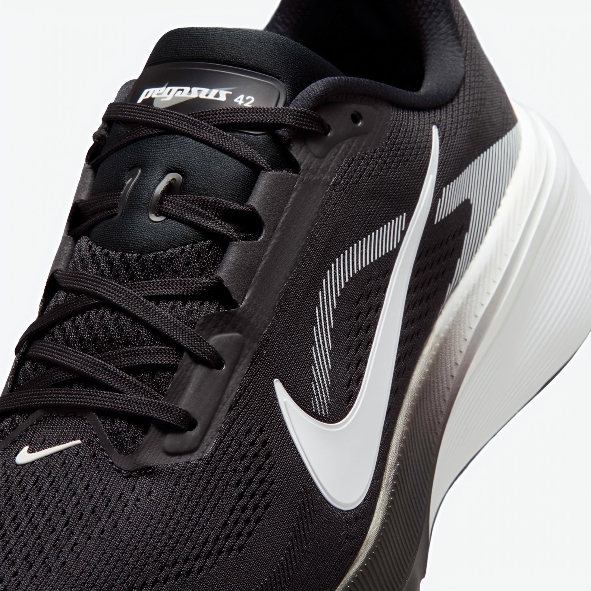 Nk Pegasus 42 (Black White)