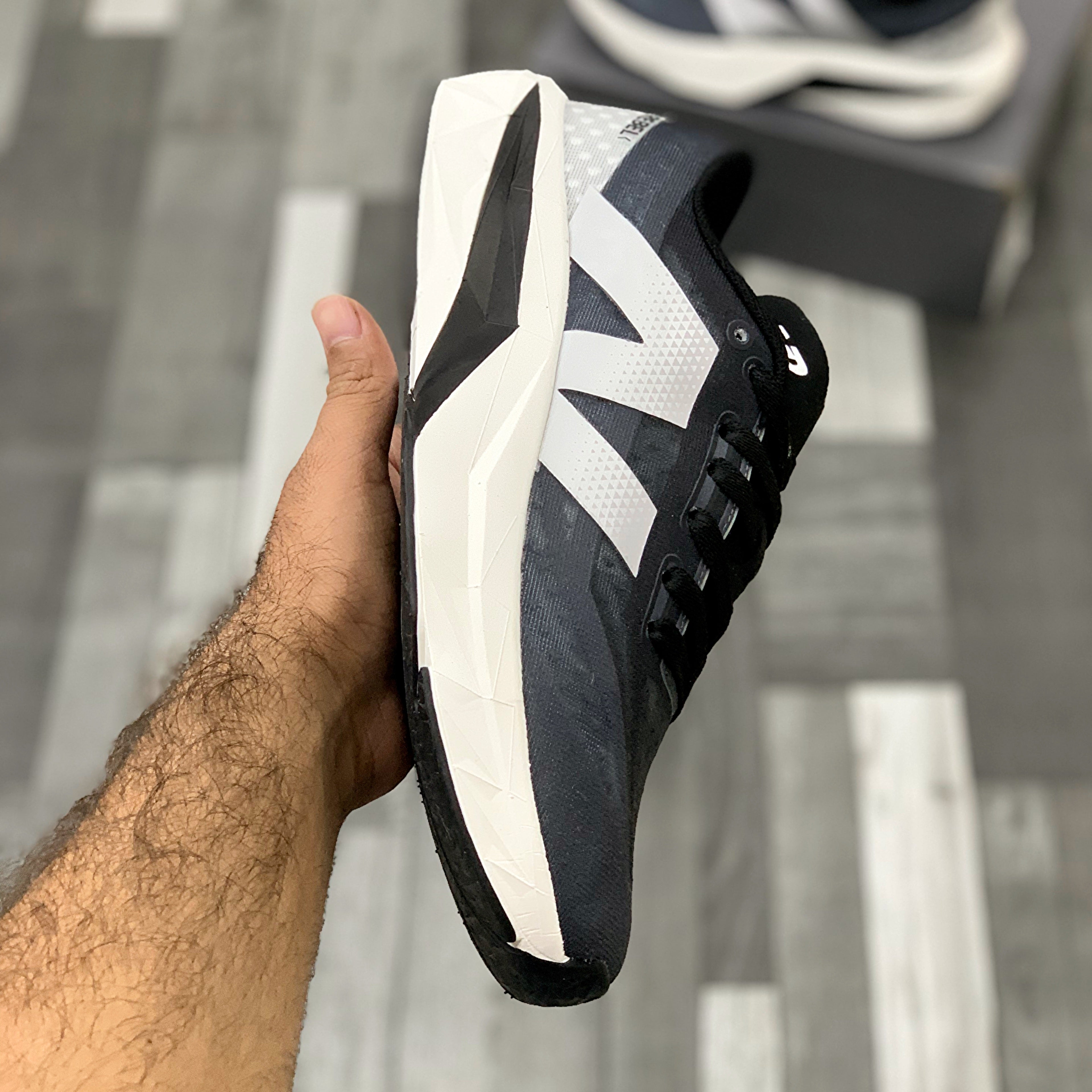 NB Fuelcell Rebel V4 (Black White)