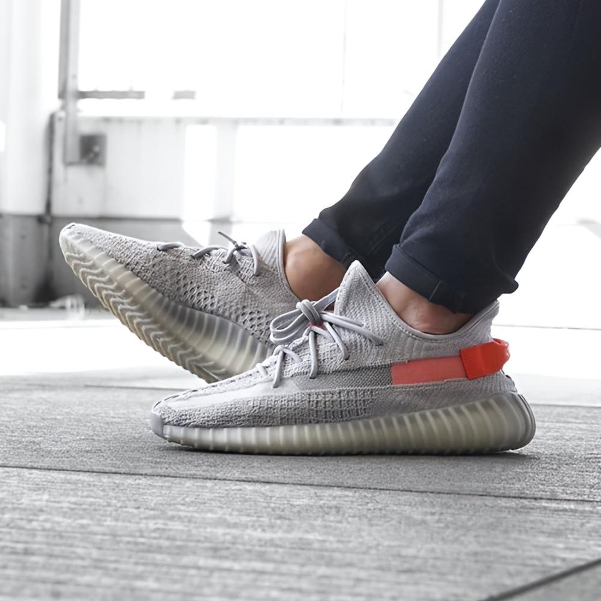 Yeezzy 350 v2 (Tail Light) Premium 1:1 UA Batch