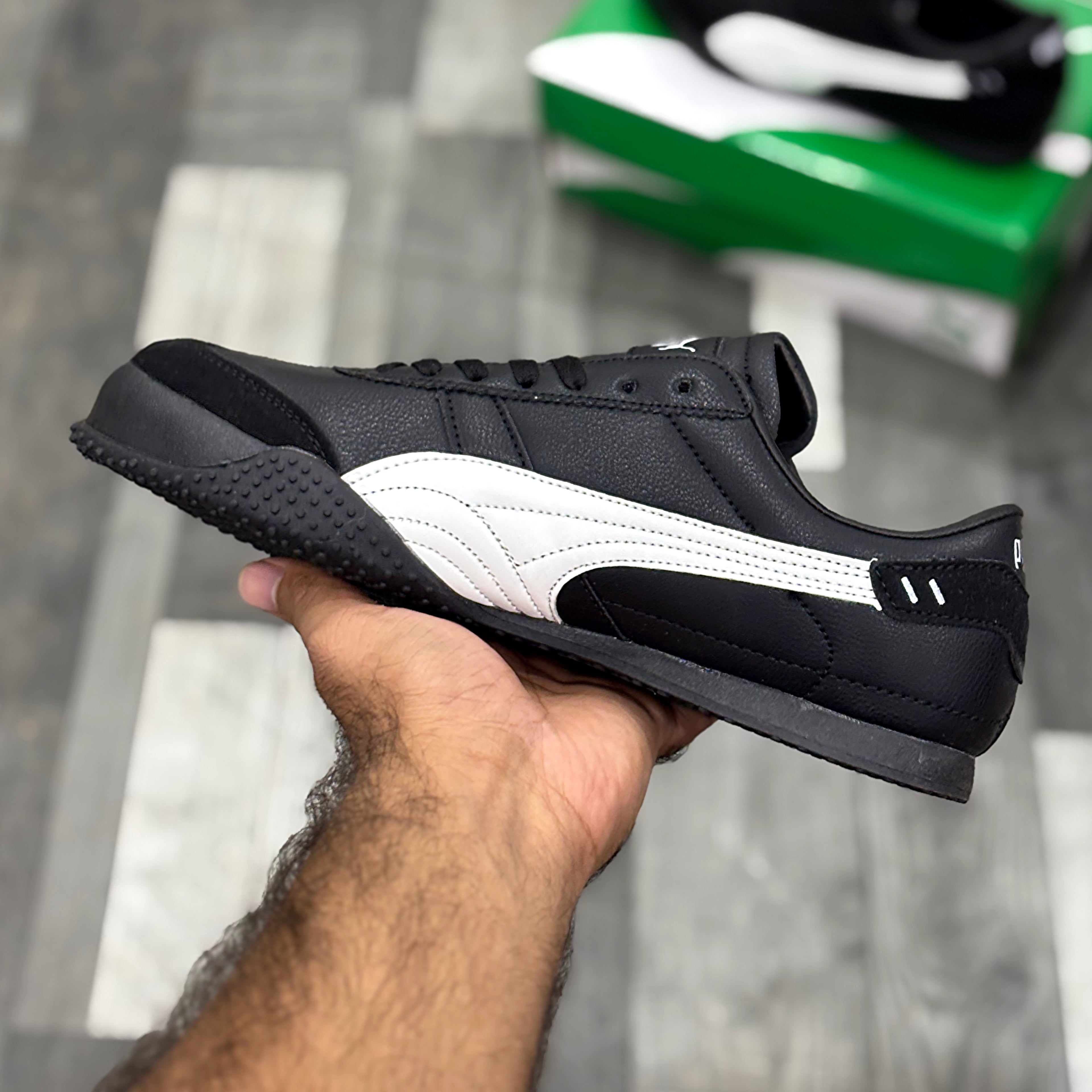 Pma Bella UT (Black White)