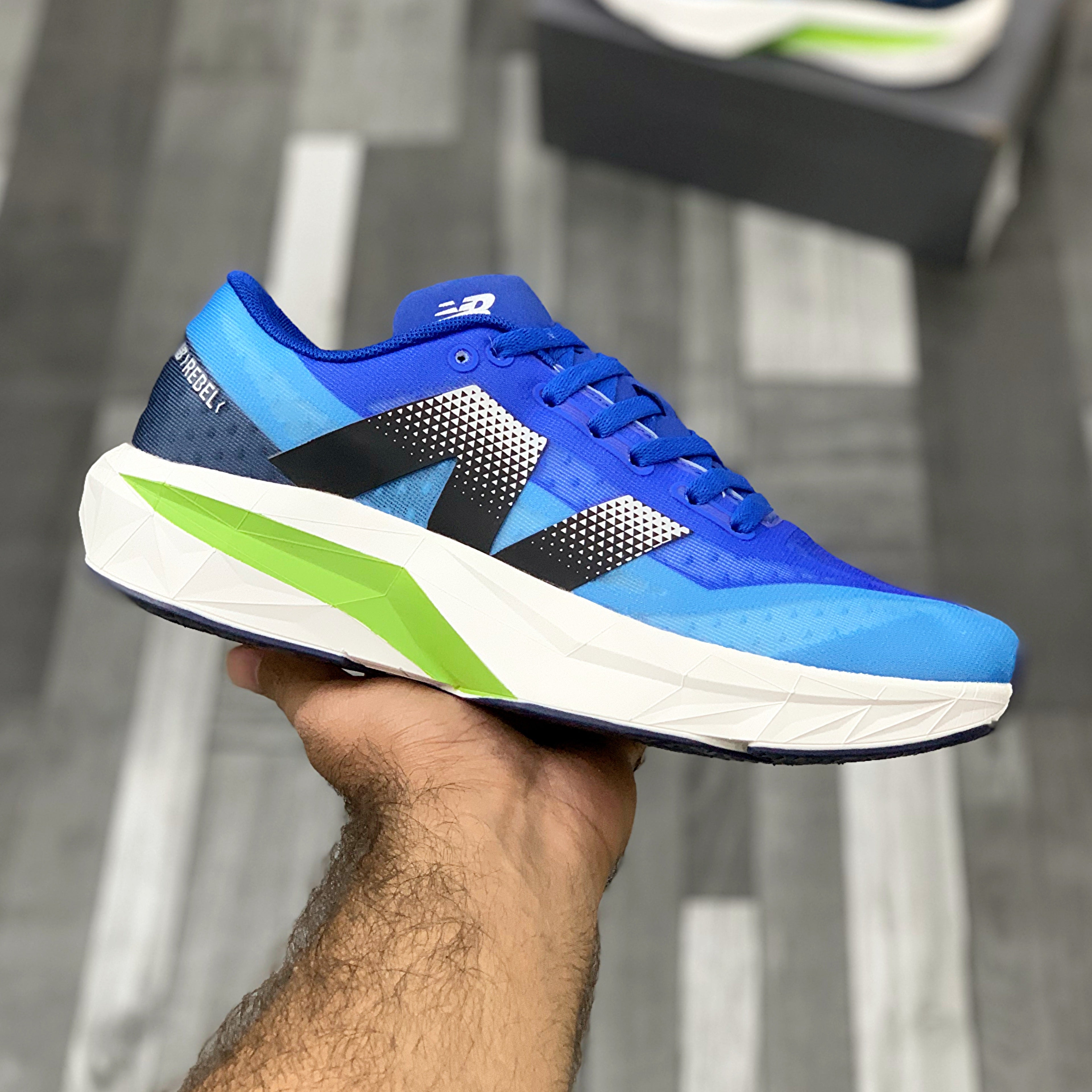 NB Fuelcell Rebel V4 (limelight blue)