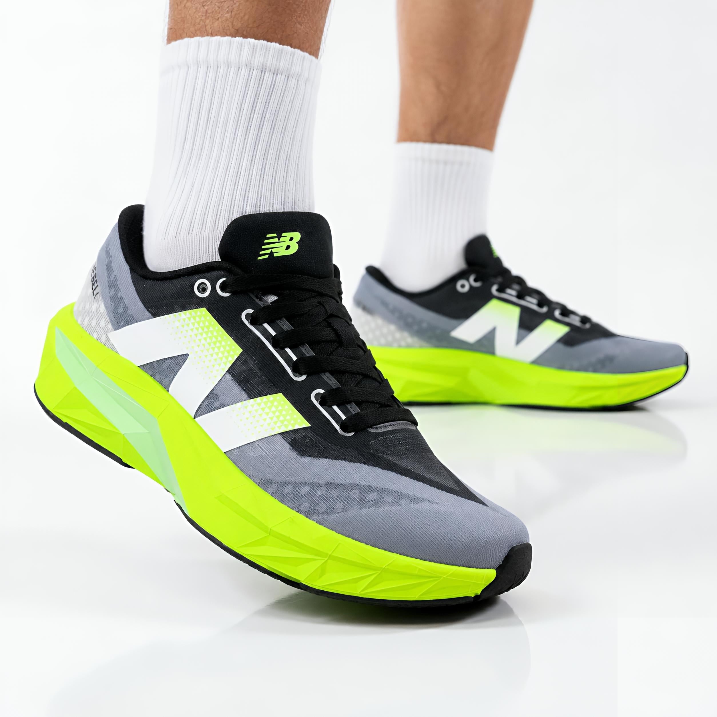 NB Fuelcell Rebel V4 (Charcoal Neon)