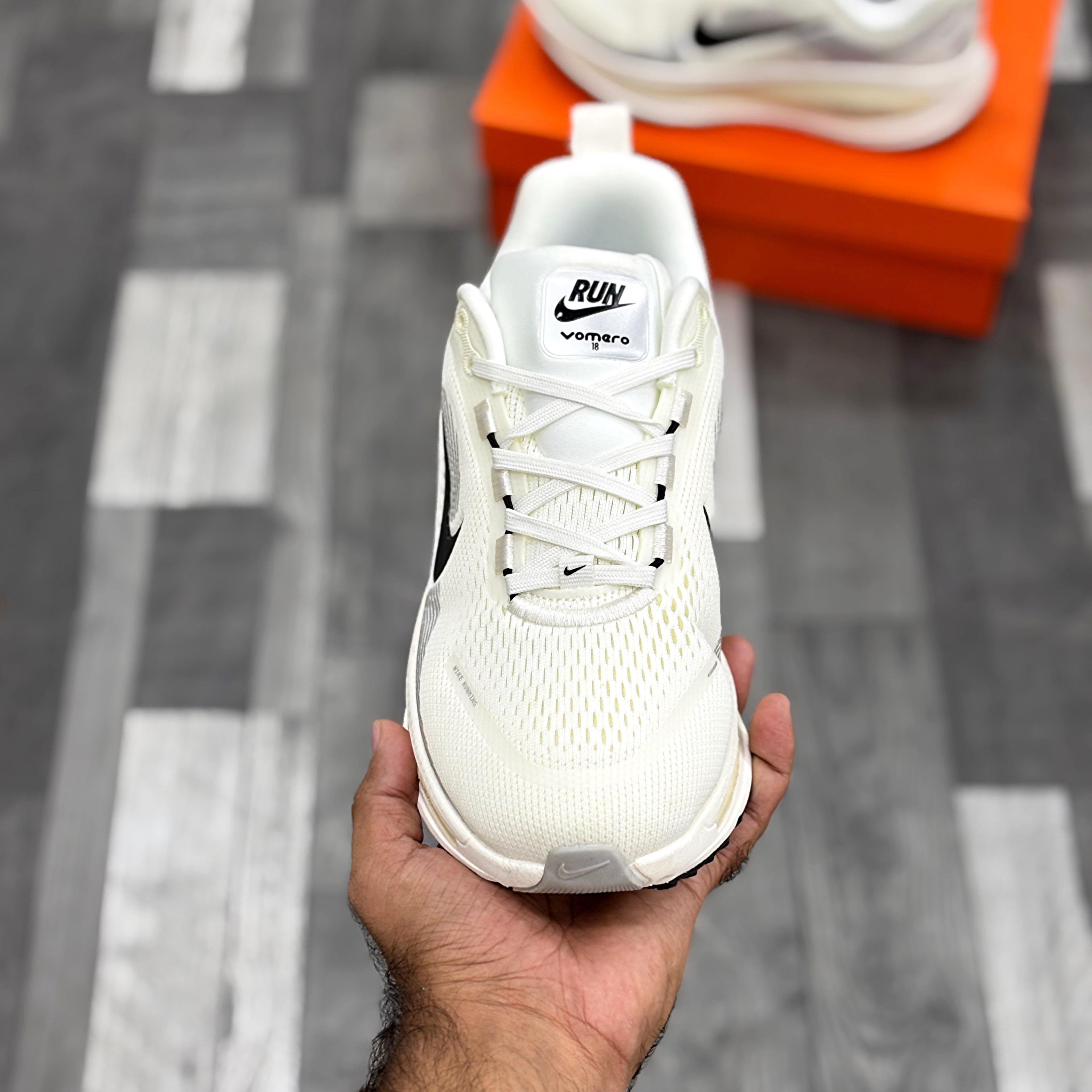 Nk Vomero 18 (Coconut Milk)