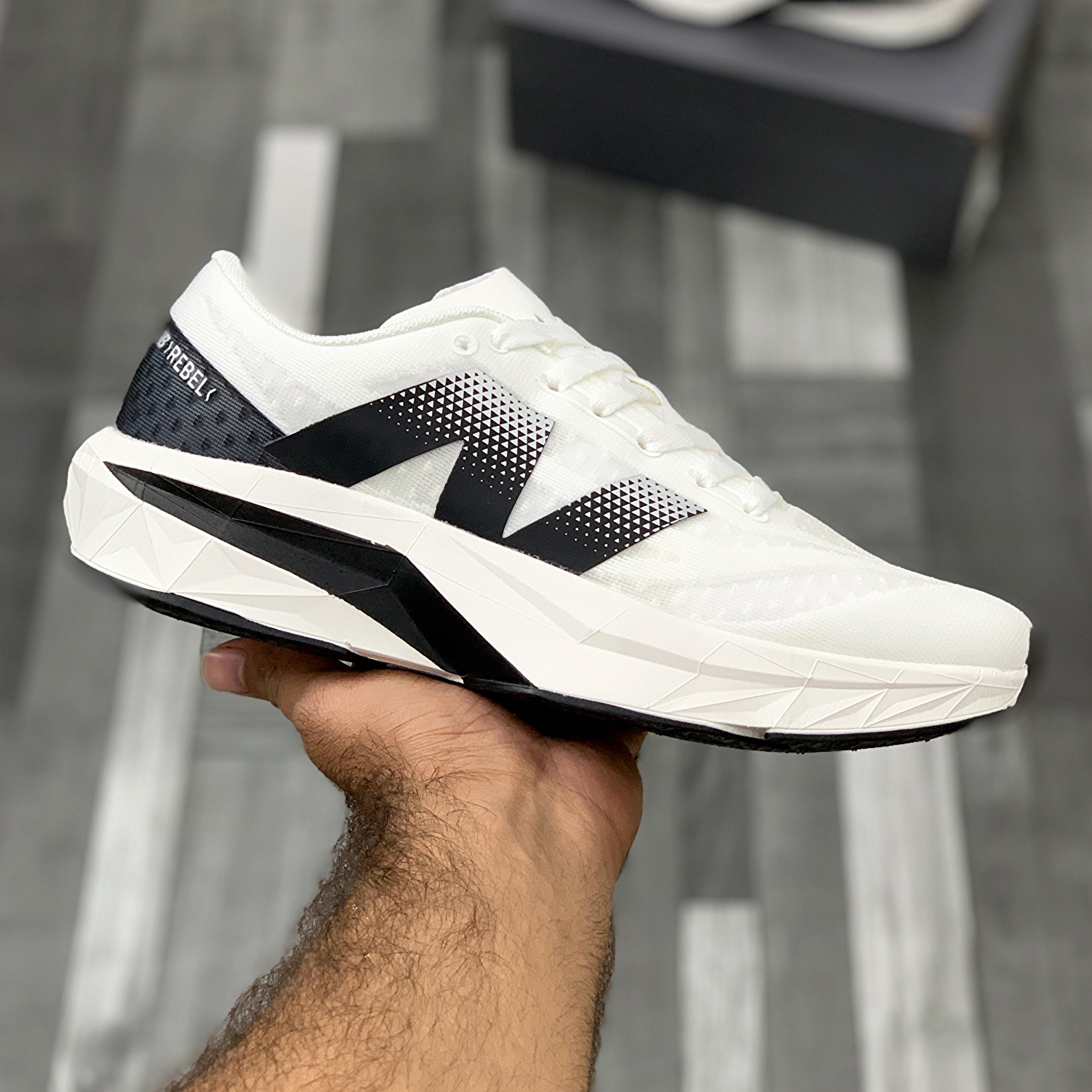 NB Fuelcell Rebel V4 (White Black)