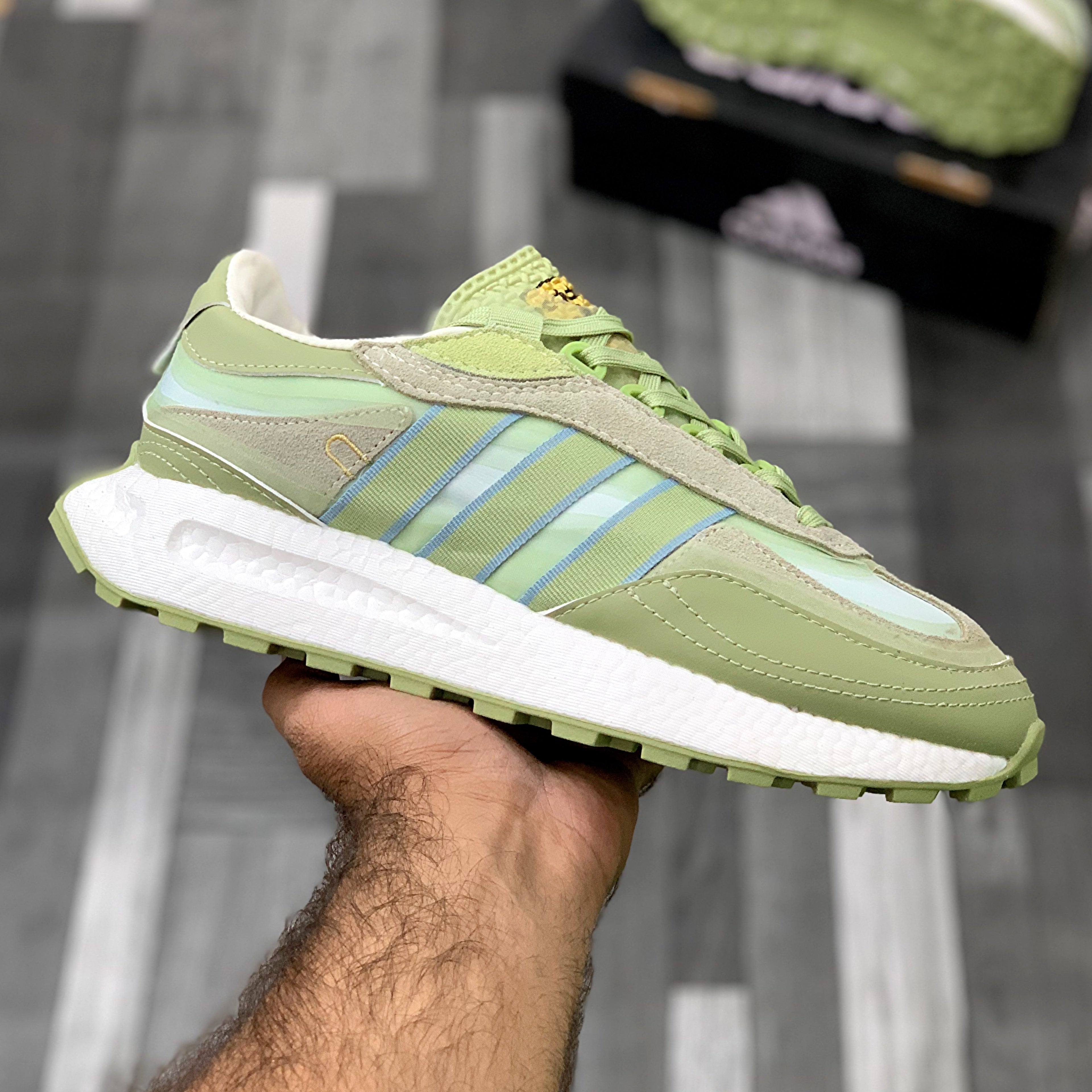 Adi Retropy E5 Trainers  (Green)