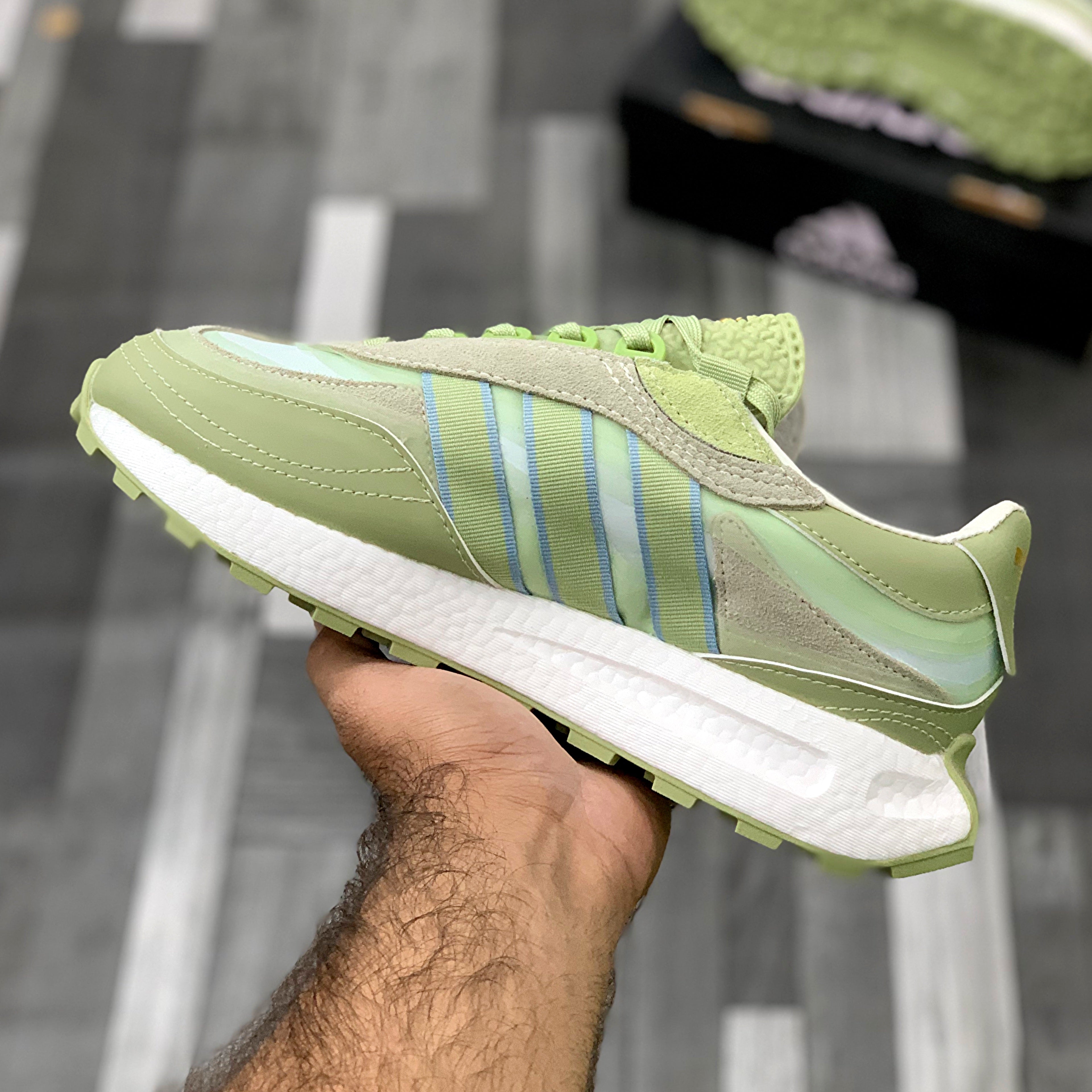 Adi Retropy E5 Trainers  (Green)