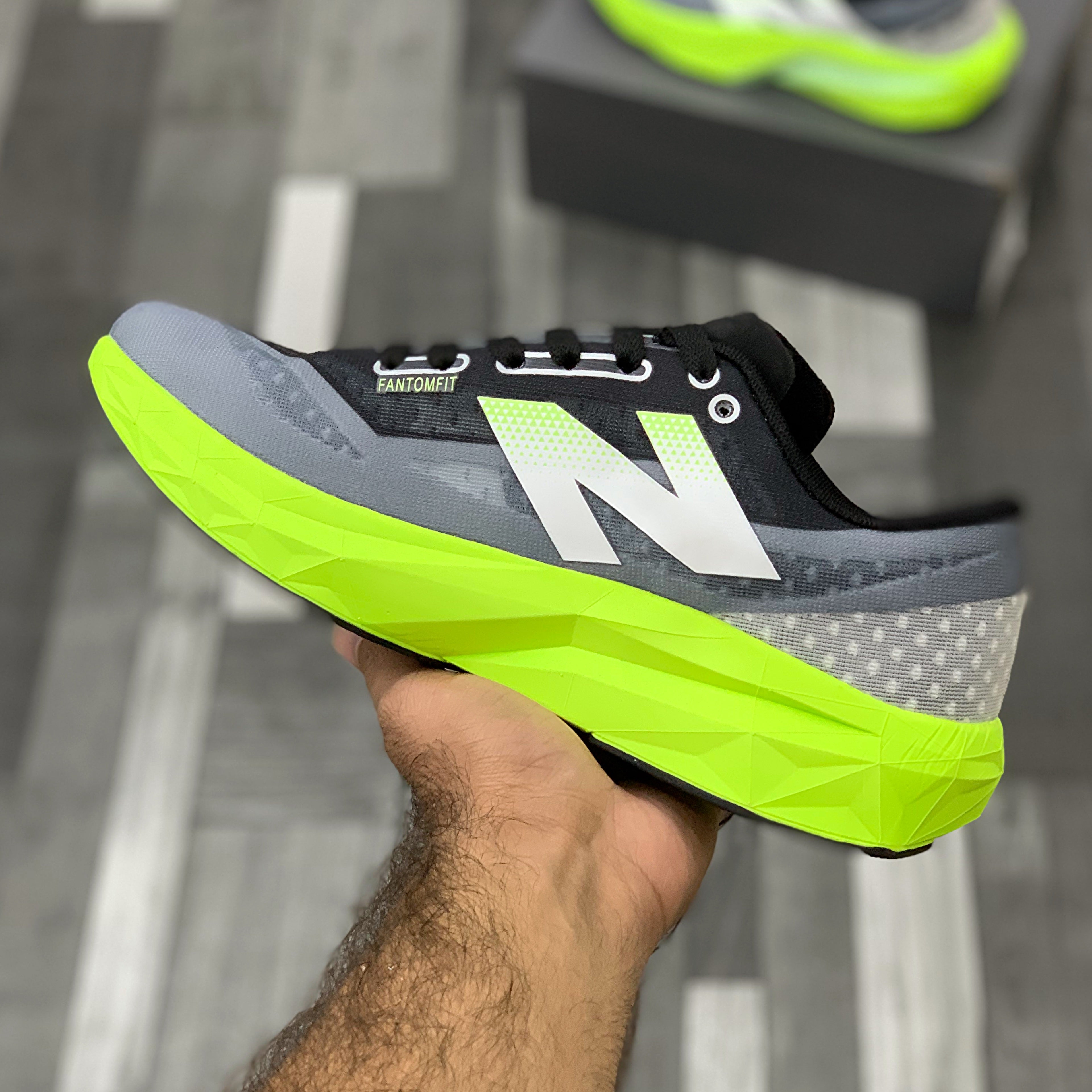 NB Fuelcell Rebel V4 (Charcoal Neon)