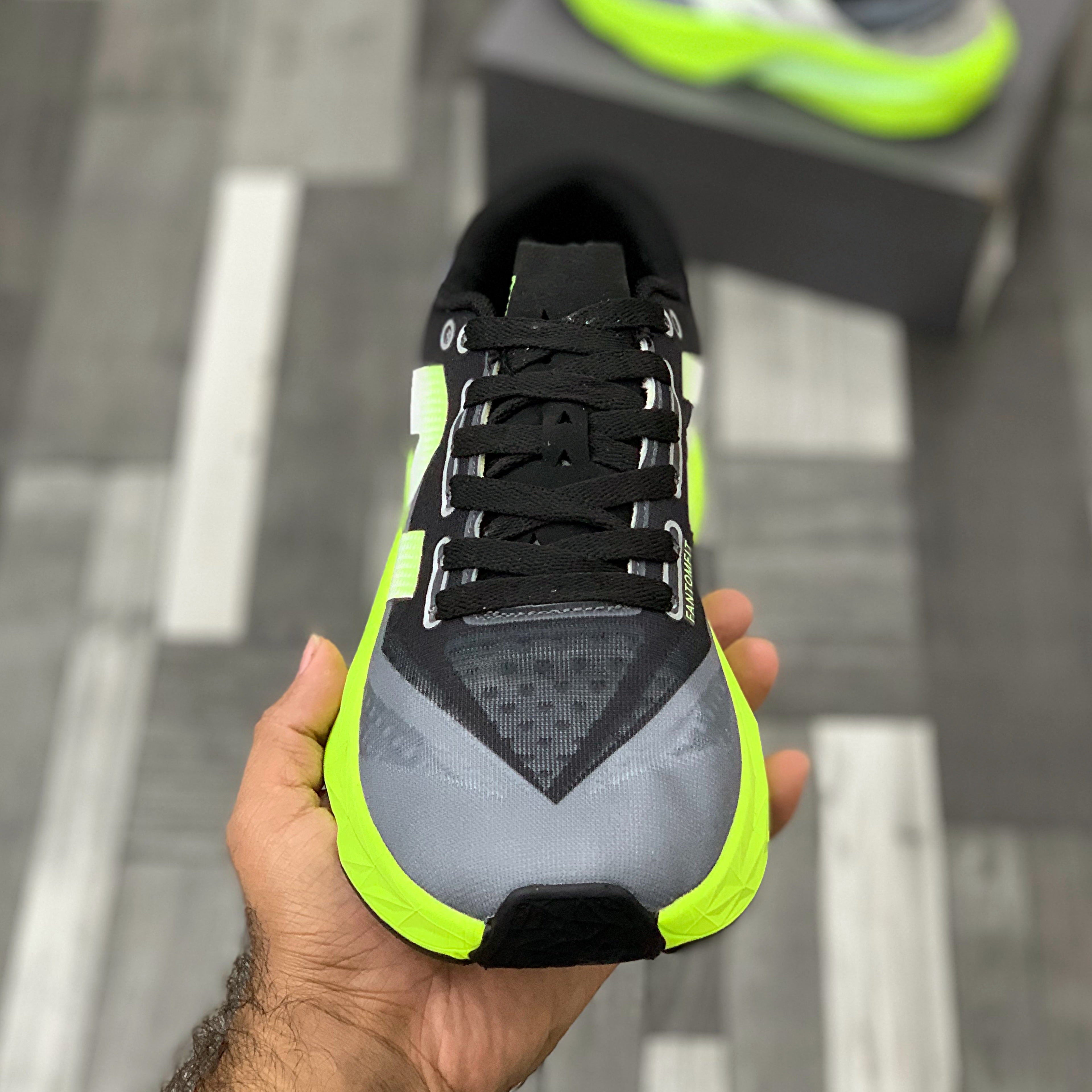 NB Fuelcell Rebel V4 (Charcoal Neon)