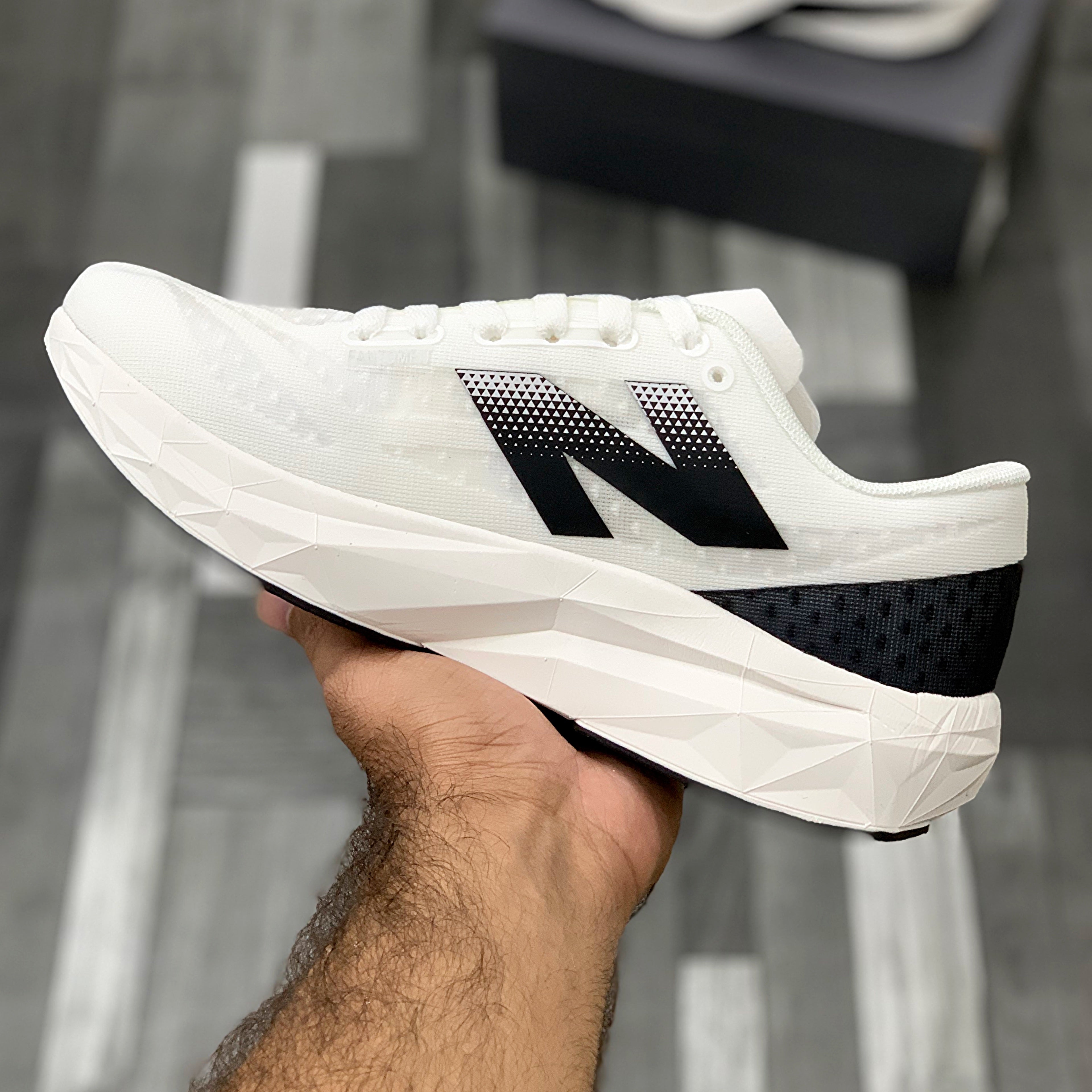 NB Fuelcell Rebel V4 (White Black)