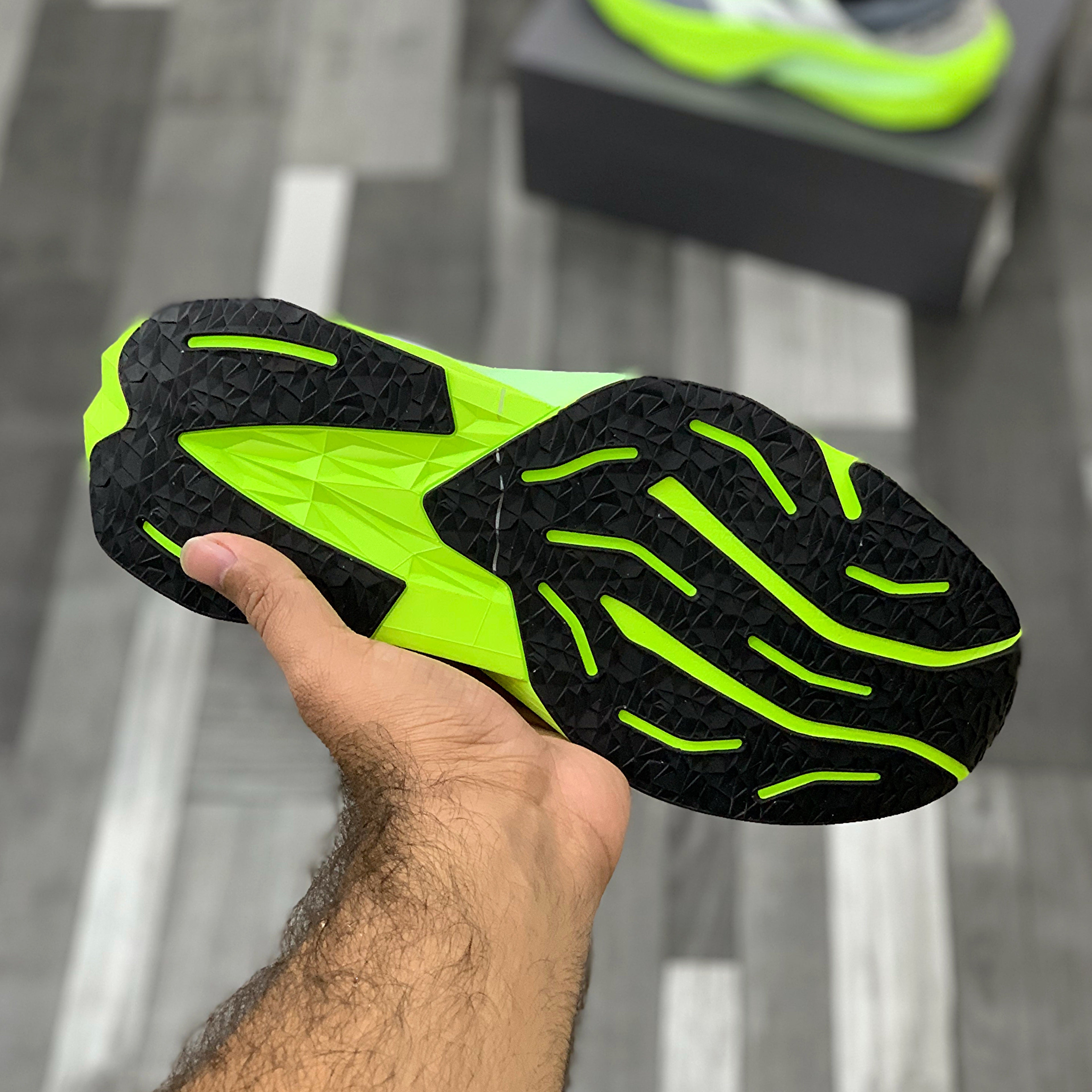 NB Fuelcell Rebel V4 (Charcoal Neon)