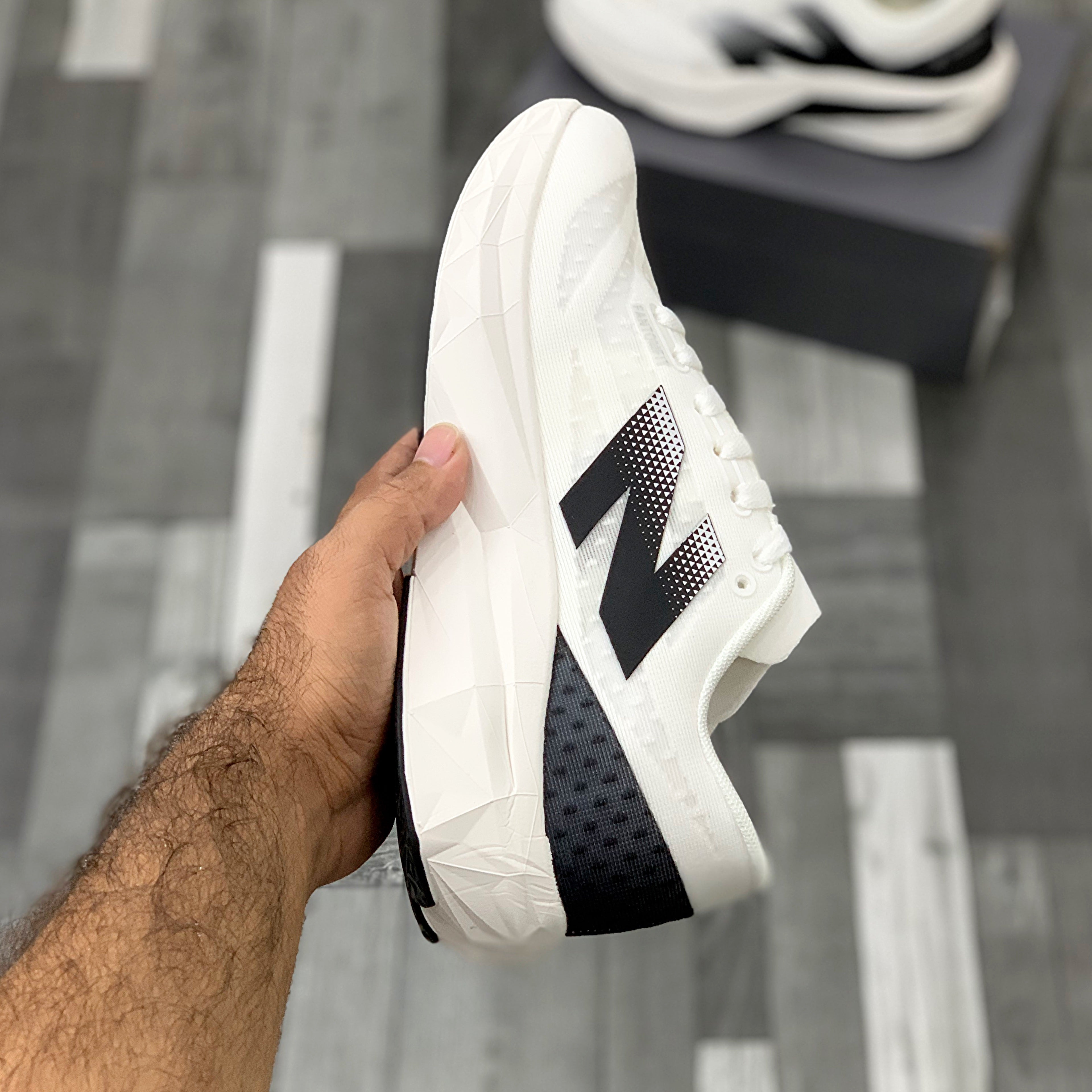 NB Fuelcell Rebel V4 (White Black)