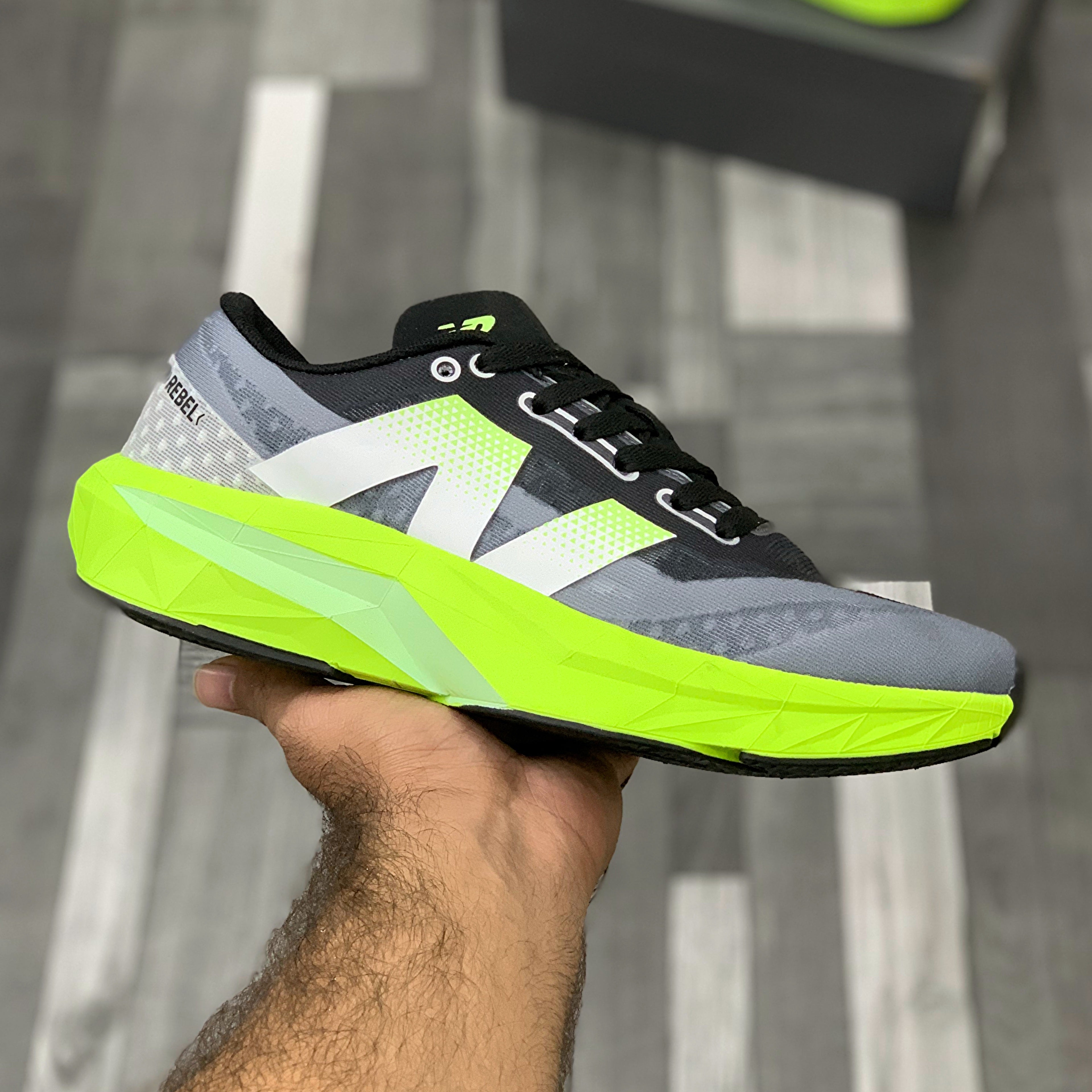 NB Fuelcell Rebel V4 (Charcoal Neon)