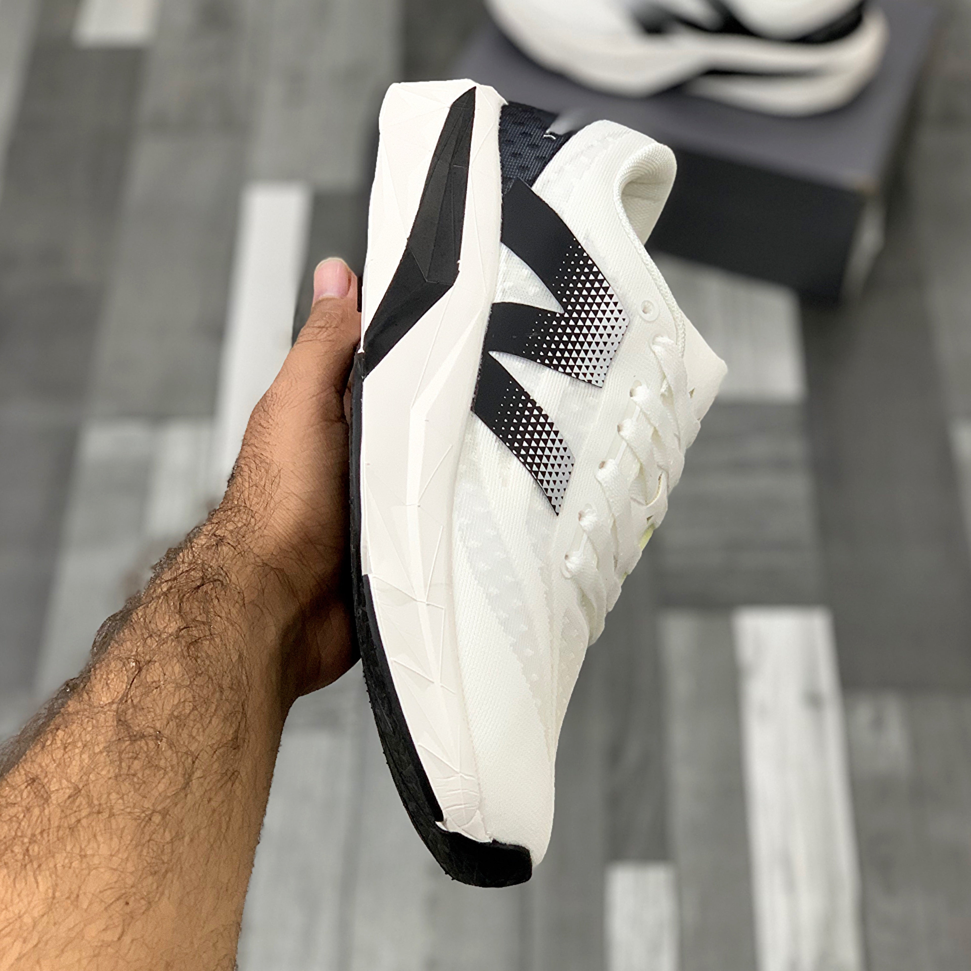 NB Fuelcell Rebel V4 (White Black)