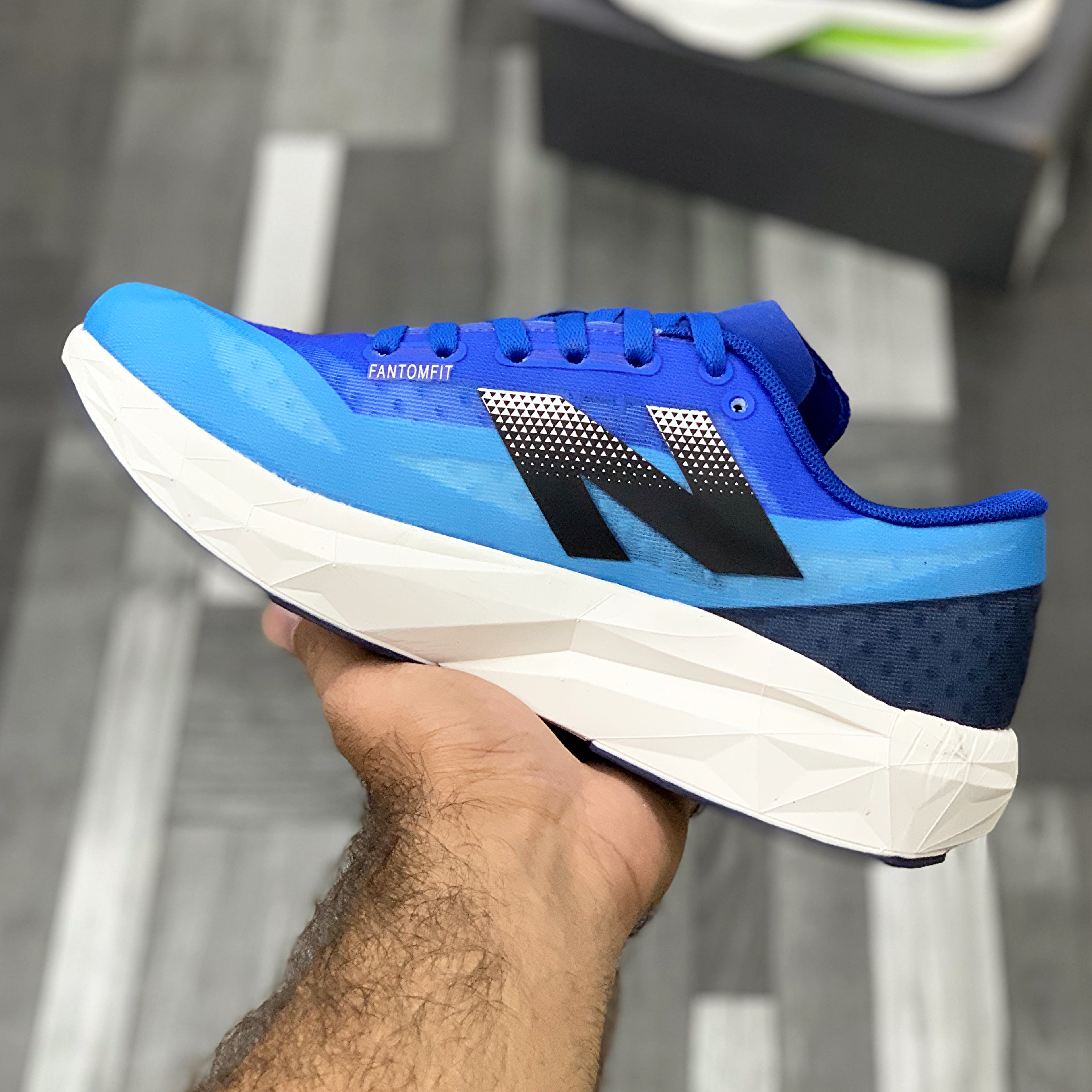 NB Fuelcell Rebel V4 (limelight blue)