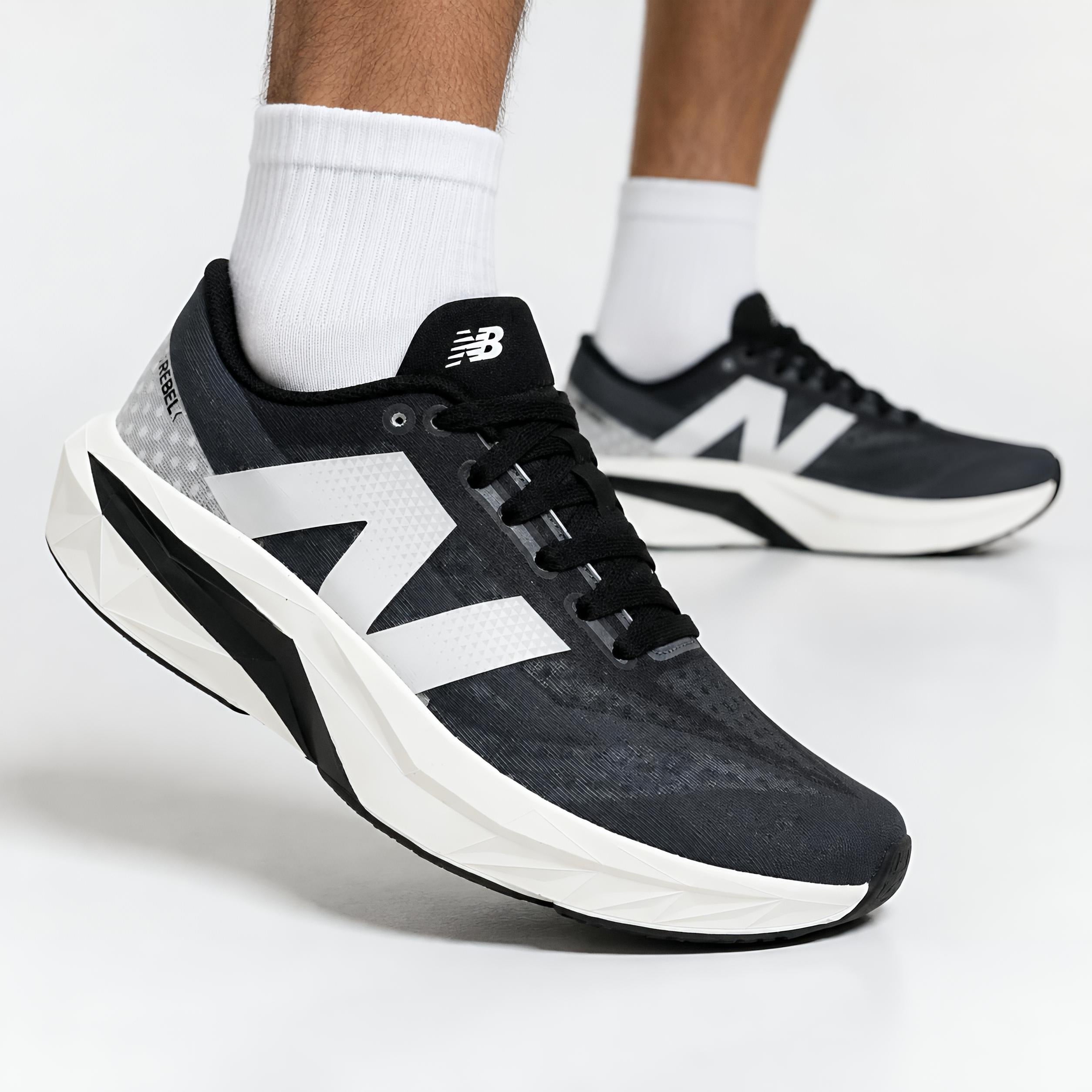 NB Fuelcell Rebel V4 (Black White)