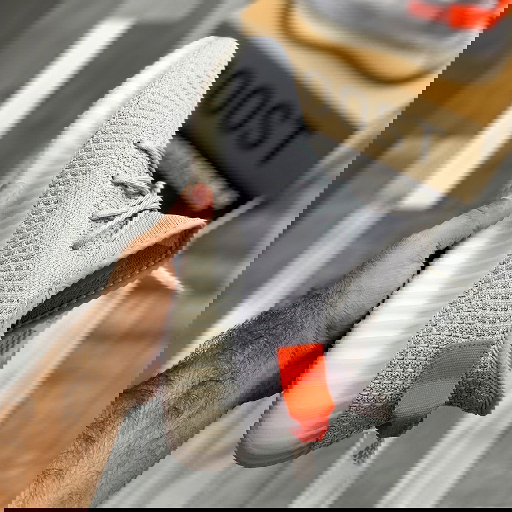 Yeeezzyy 350 v2 (Tail Lights) 1:1 UA batch - ShoesRepublic 