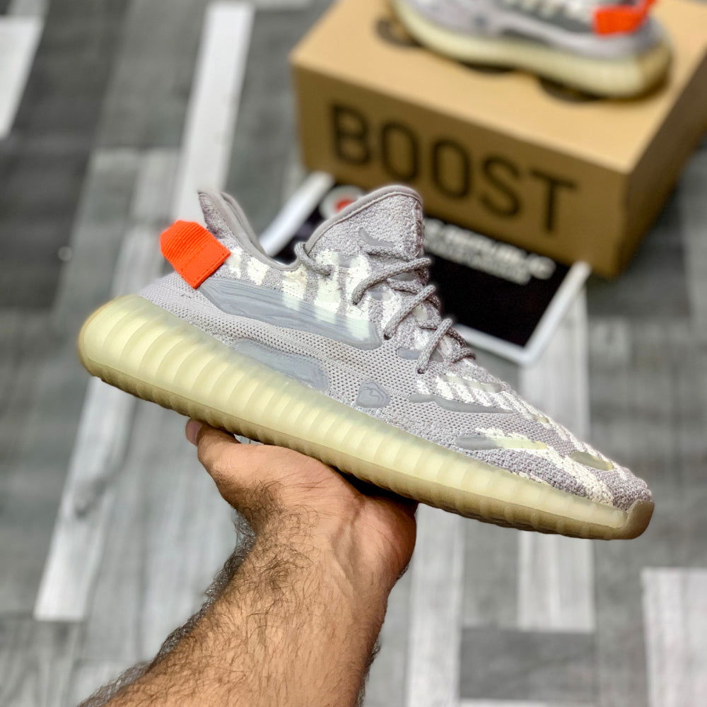 Yeeezzyy 350 v3 Glow (Tail Lights) Real Boost Premuiim Batch - ShoesRepublic 